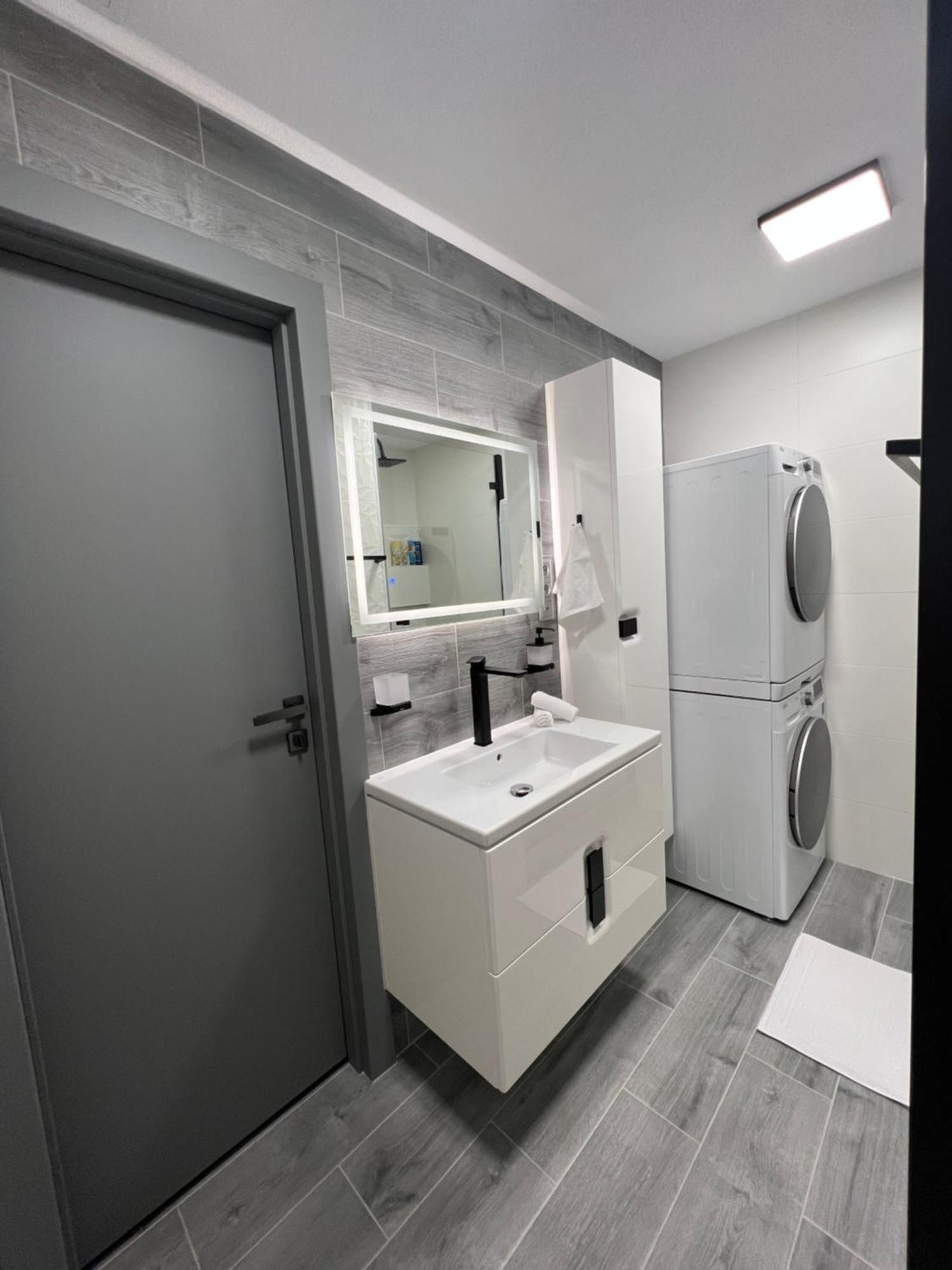 Apartman Piccoladuo V Banskej Bystrici 班斯卡-比斯特里察 外观 照片
